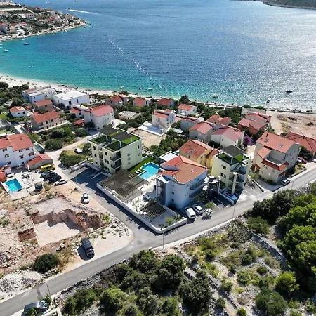 Apartment Luxury Deluxe With 2 Sevid