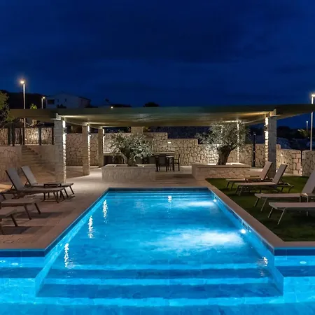 Luxury Deluxe With 2 * Sevid